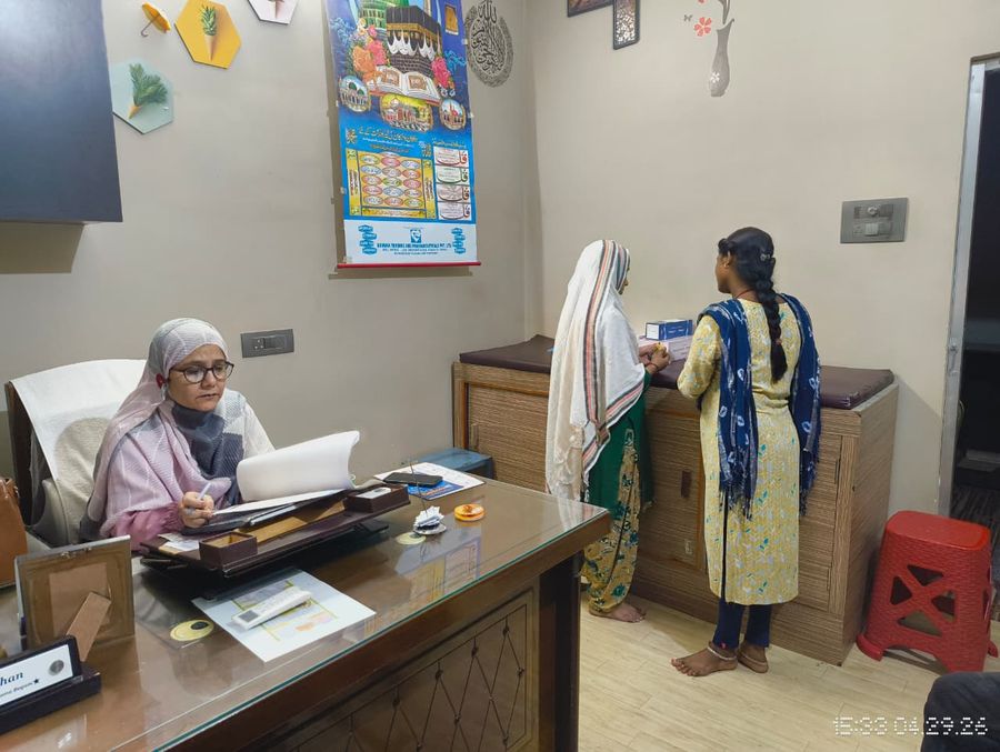 Dr. Shazia Khan M.D. consulting a patient at her Gynaecology Clinic in Purnia Bihar