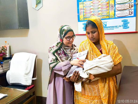 Mrs. Sabista Begam with Dr. Shazia Khan, successful high-risk delivery at Khidmat Healthcare Purnia